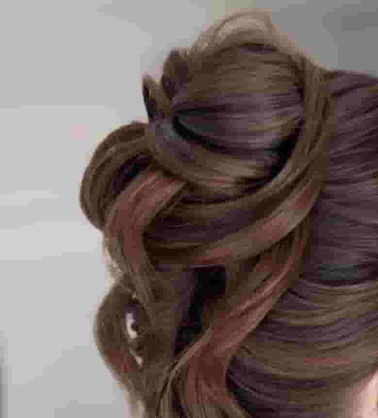 A hairdresser looking for a job in Kuwait