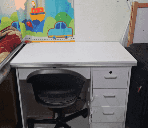 desk and chair for sale