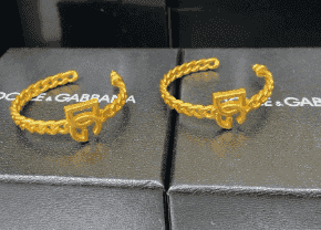 First class accessories for women