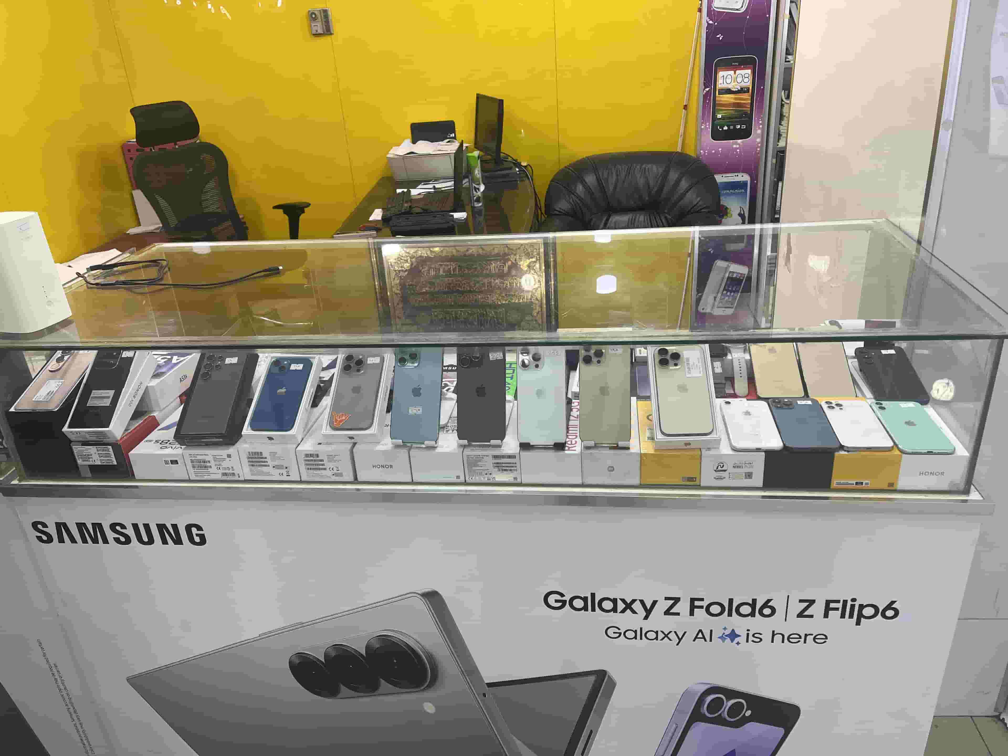 Used iPhone and Samsung devices in new condition