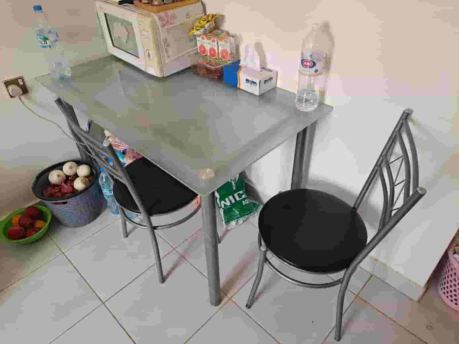 Glass table for sale 10kd