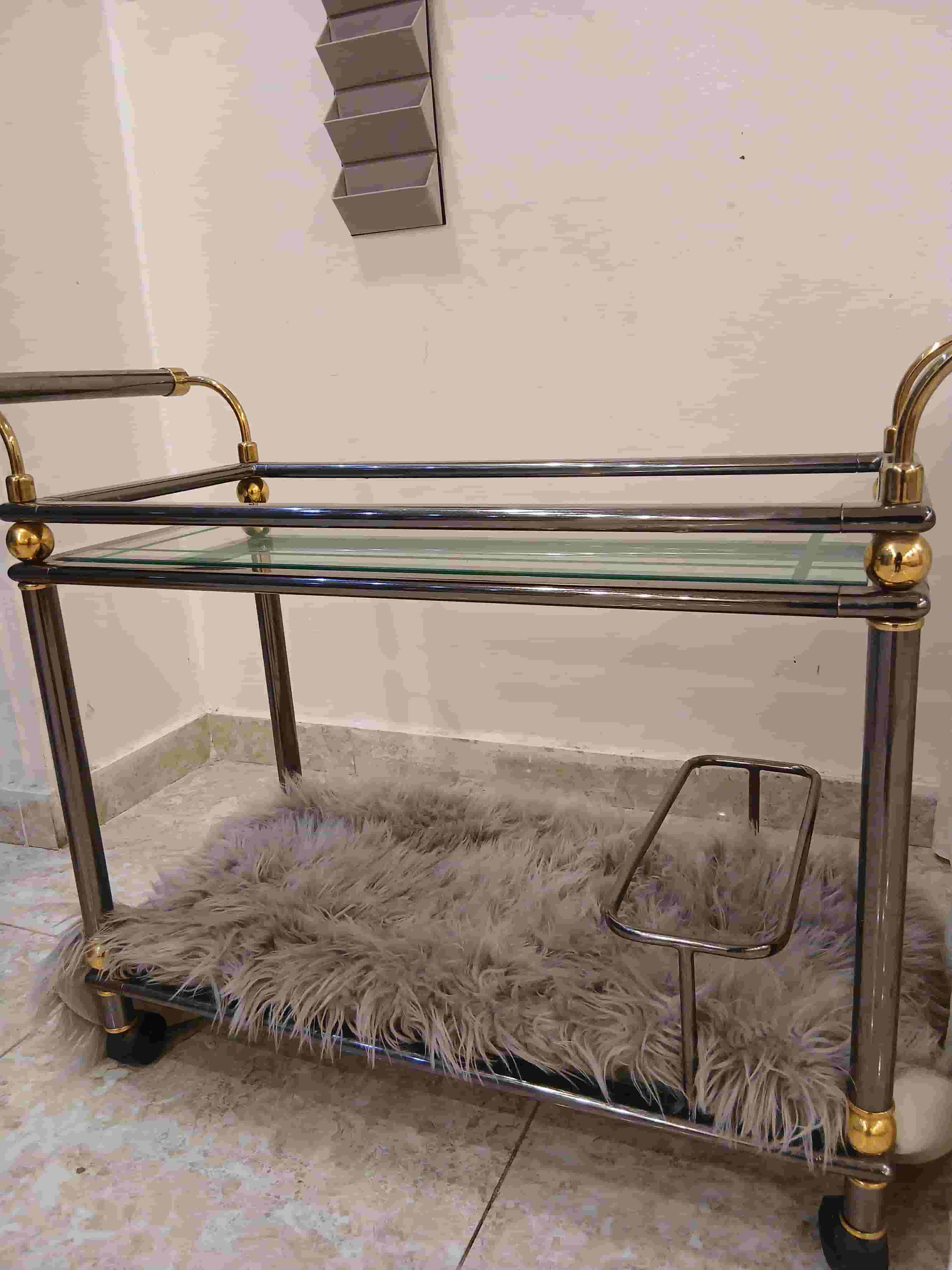 serving table