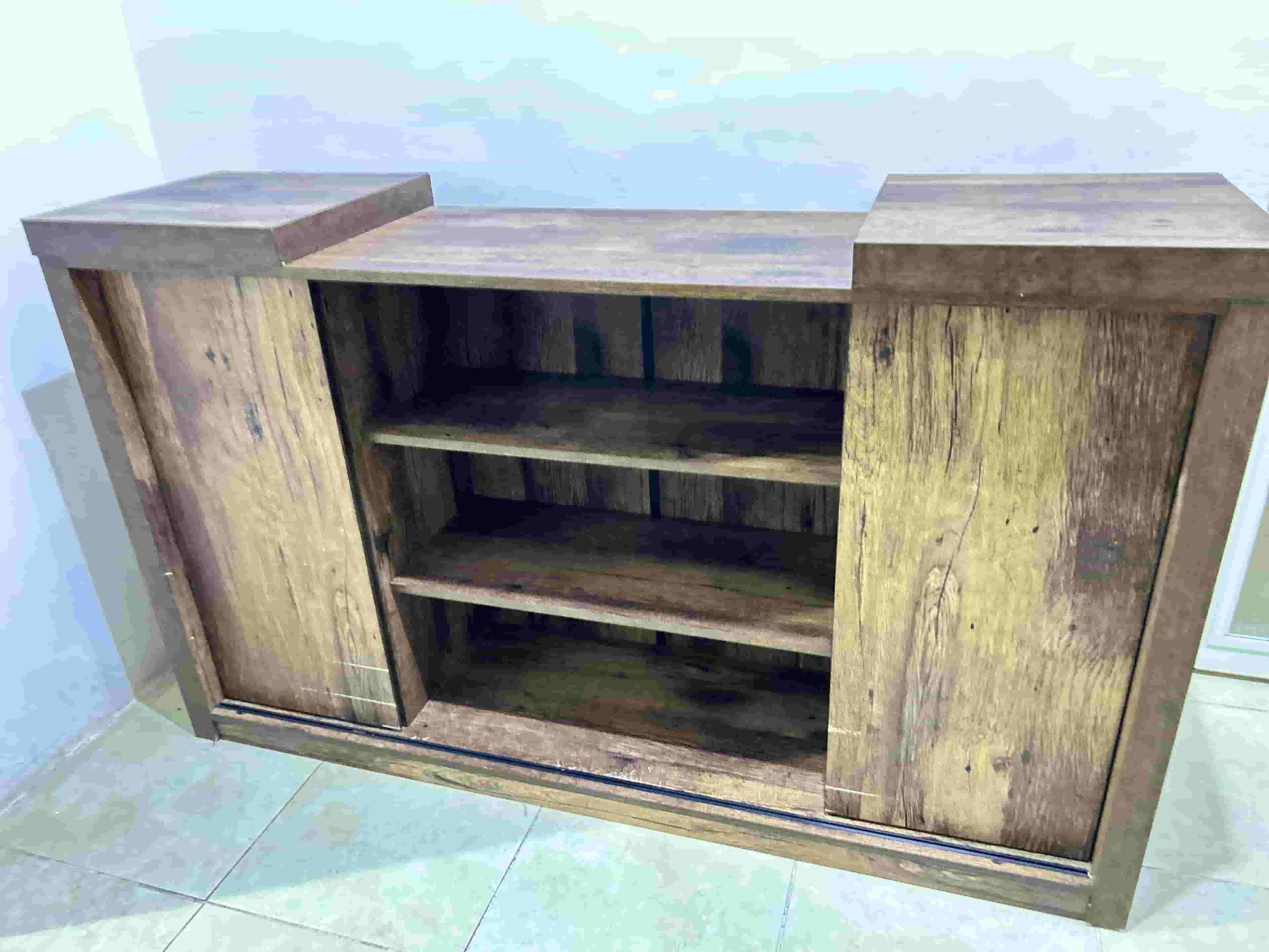 For sale a TV table in perfect condition