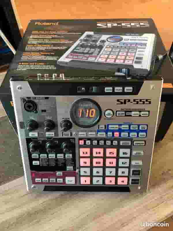 Roland SP-555 device