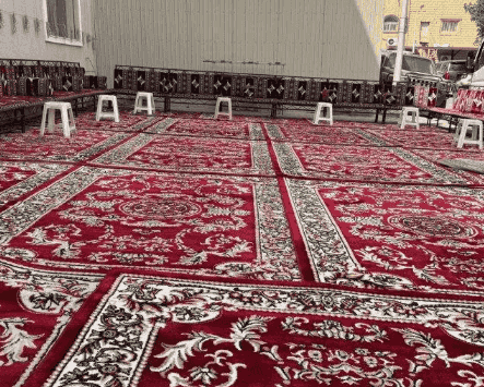 Renting chairs, tables and decorations for houses and halls