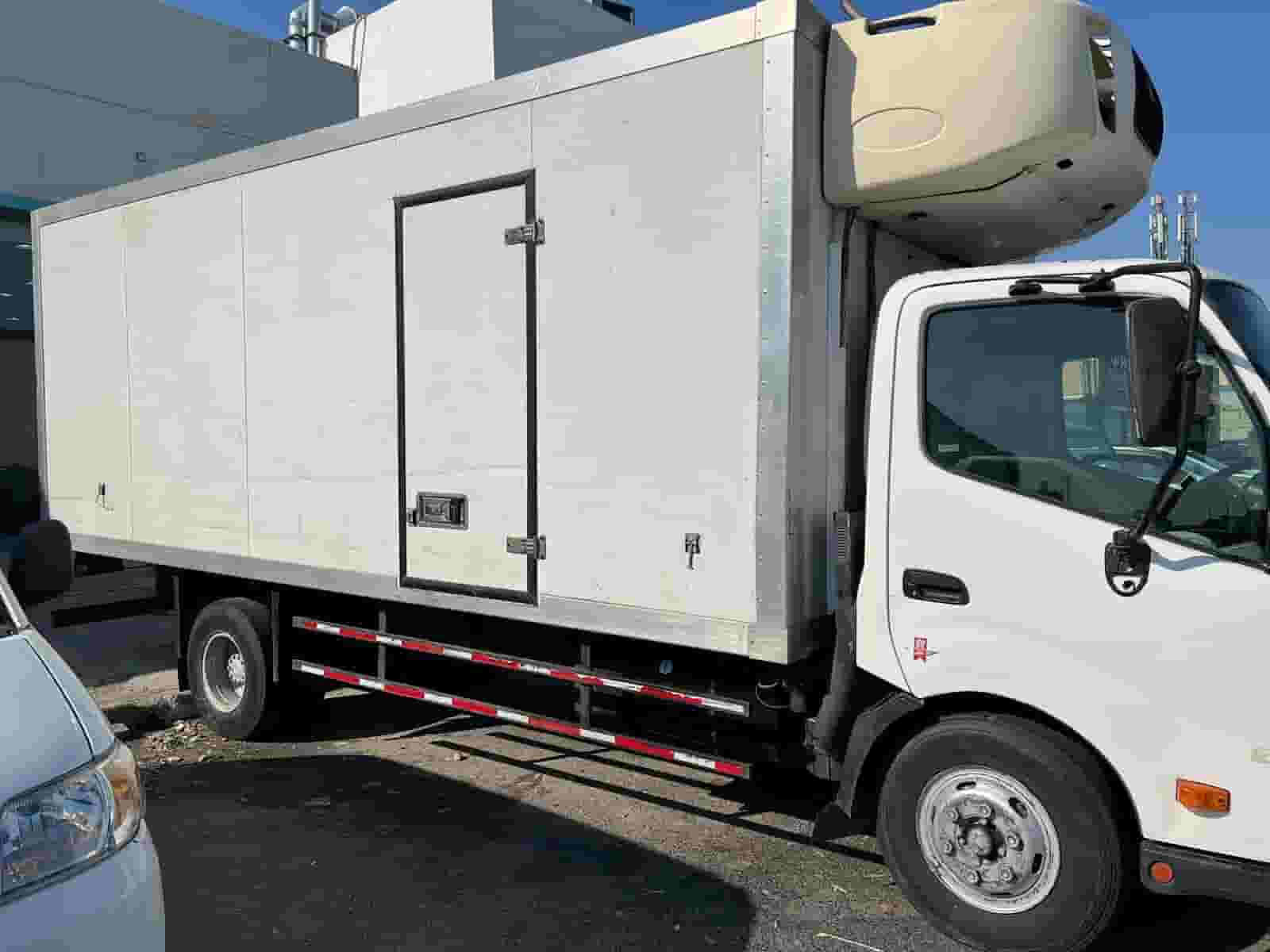 Half Lorry refrigerator for rent 2015