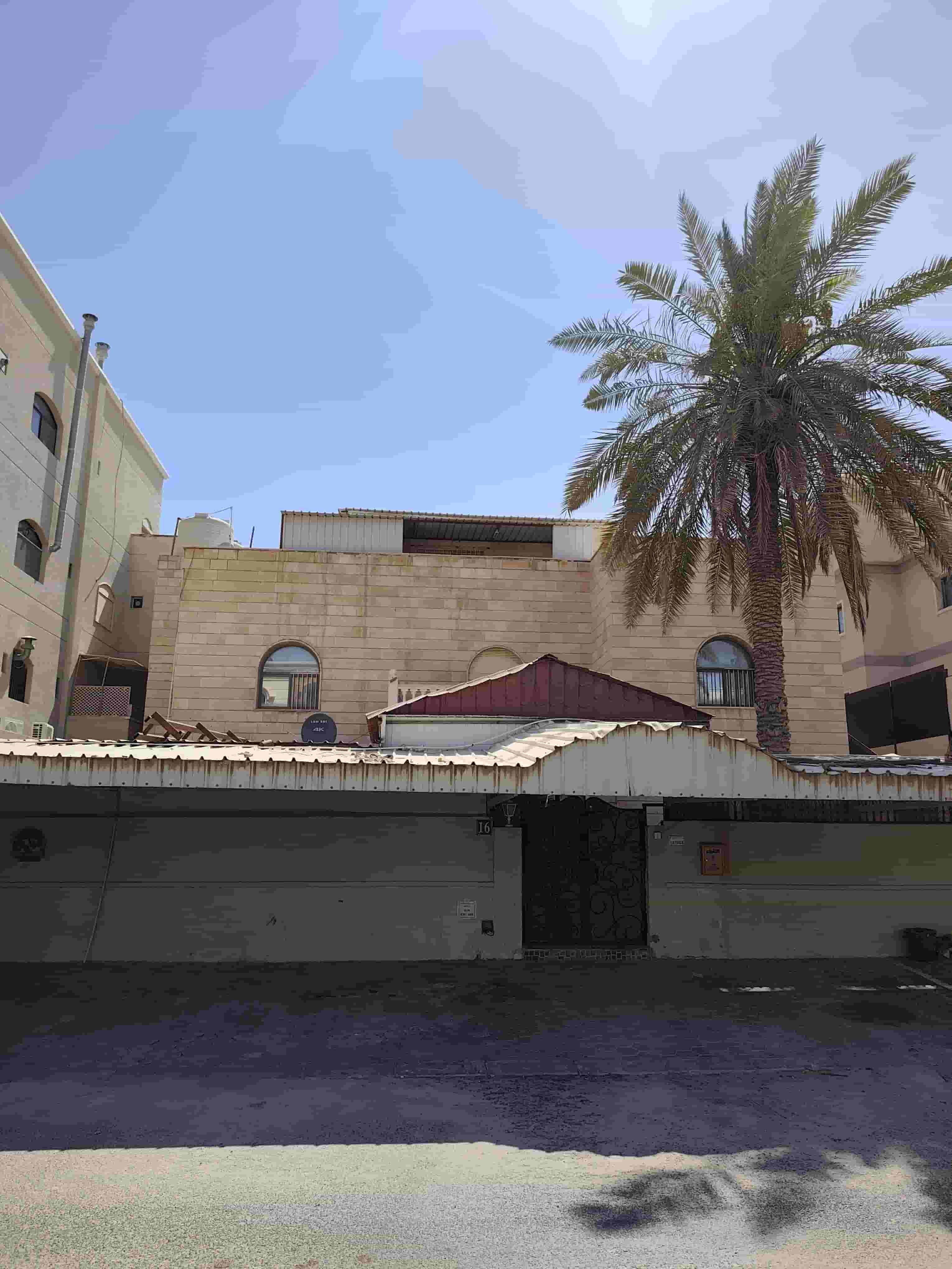 للبيع بيت في سلوى  520 متر 