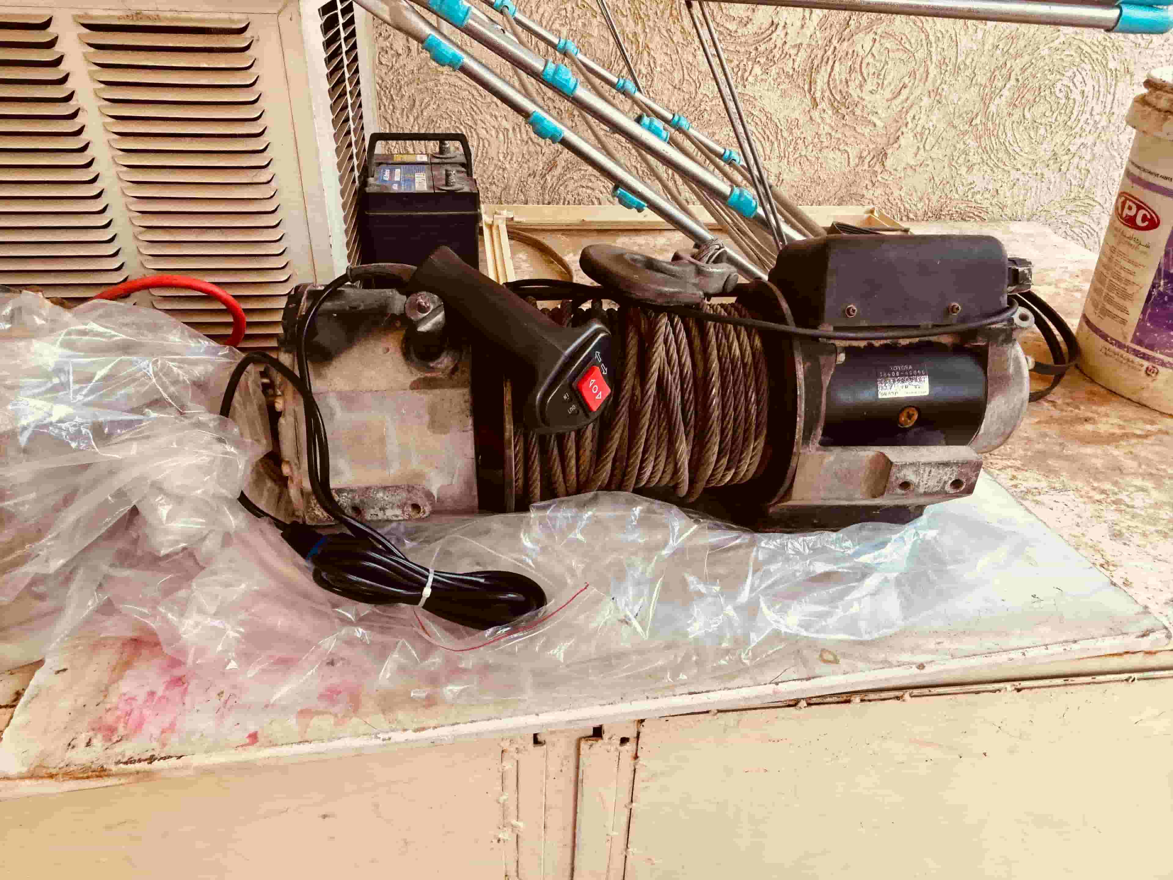 The original Toyota Land winch pulley with remote control 