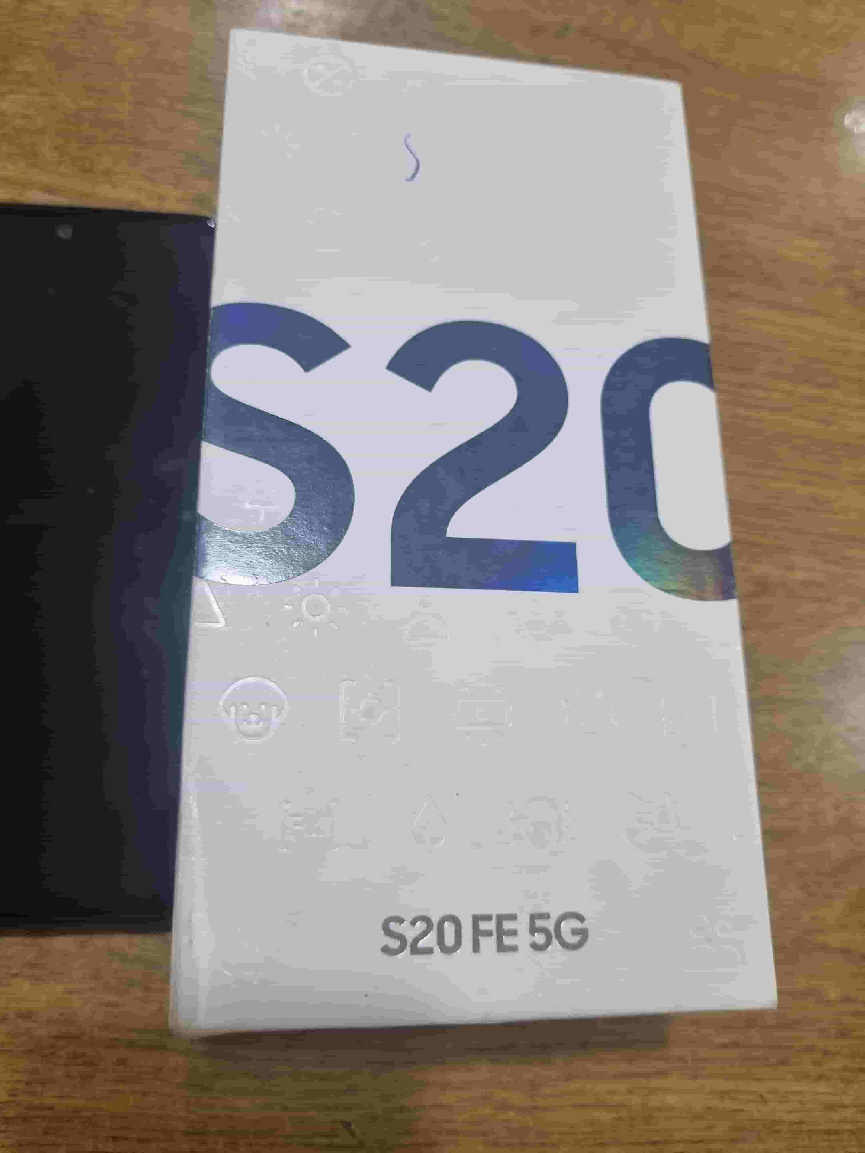 للبيع سامسونج جالكسي S20FE 5g بحالة ممتازه