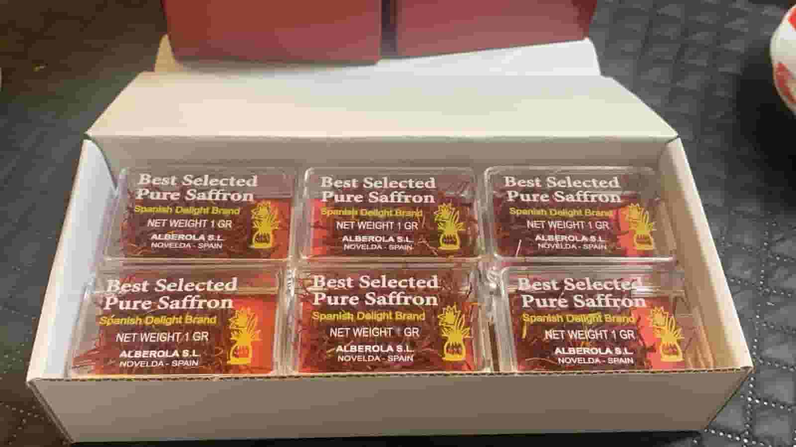 Dozen original Spanish saffron 