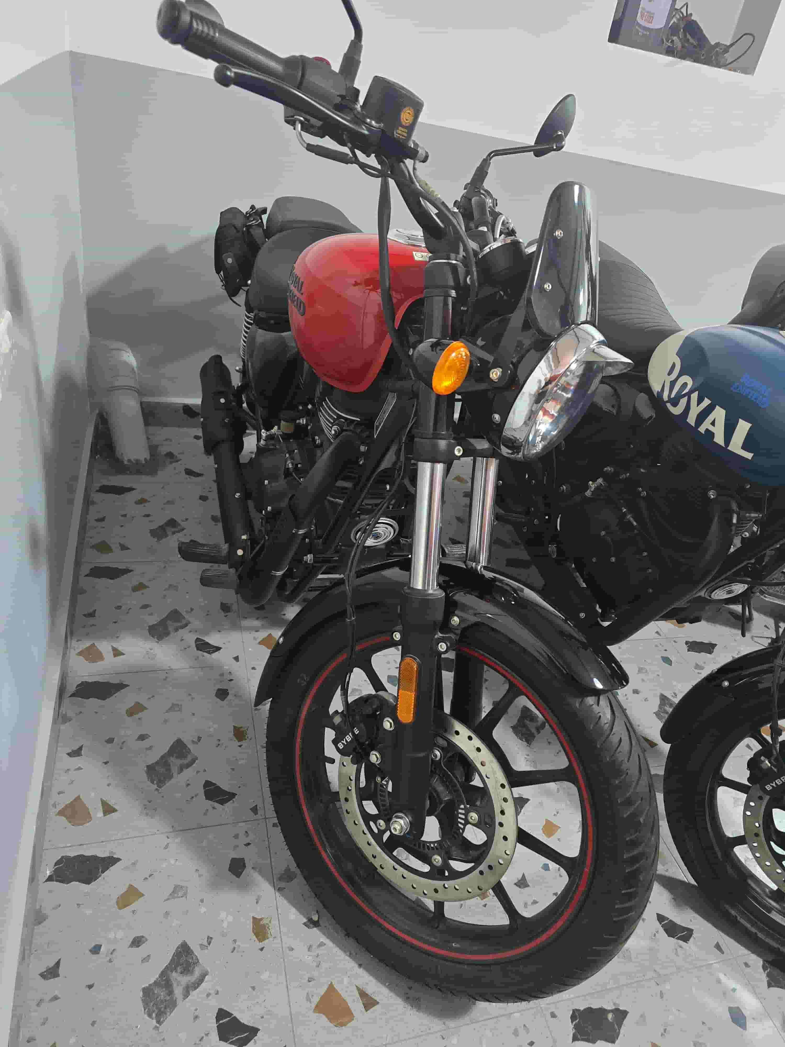Royal Enfield Meteor 350 motorcycle model 2022