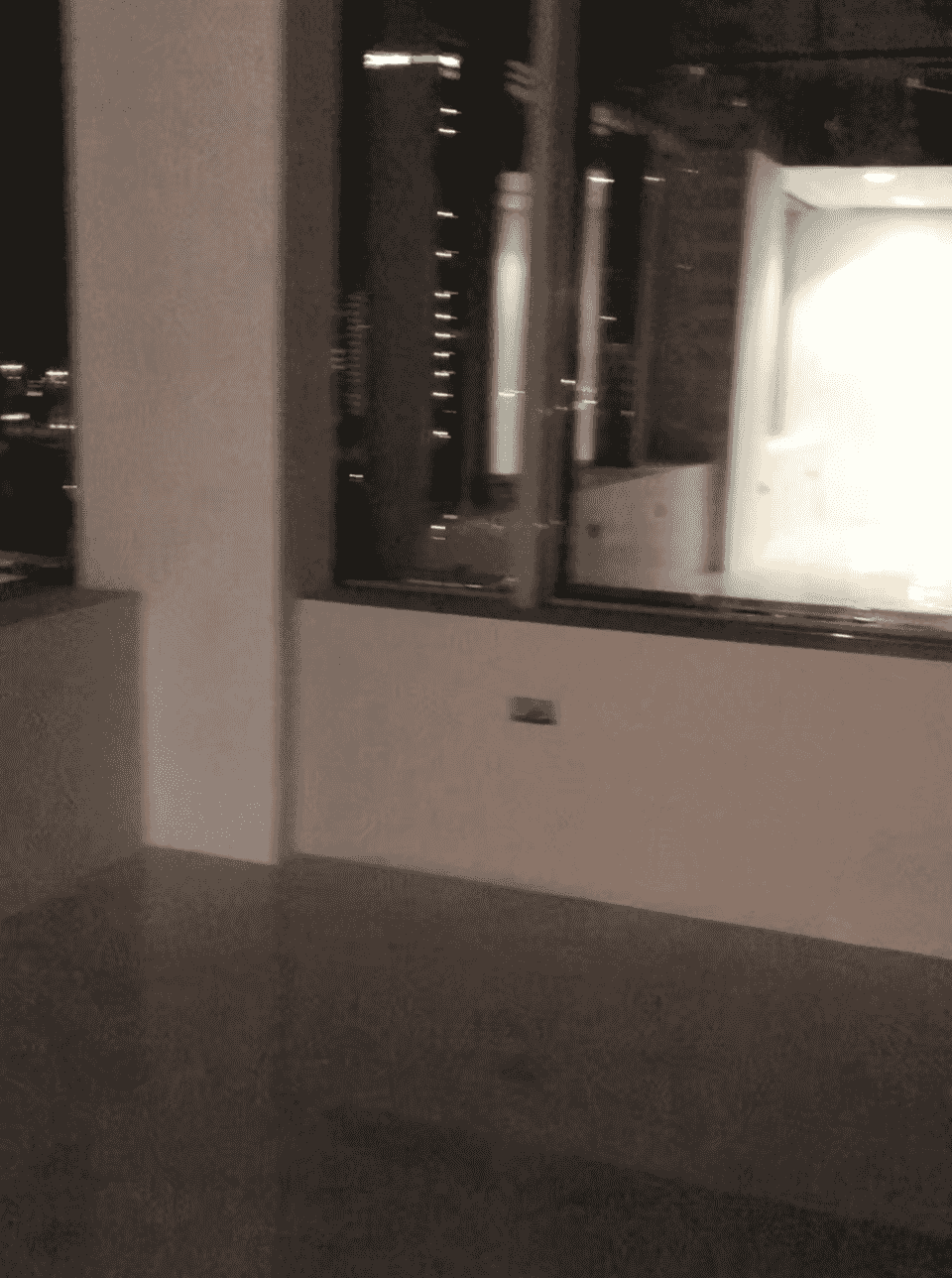 For rent in the east of the office with an area of 100 meters 