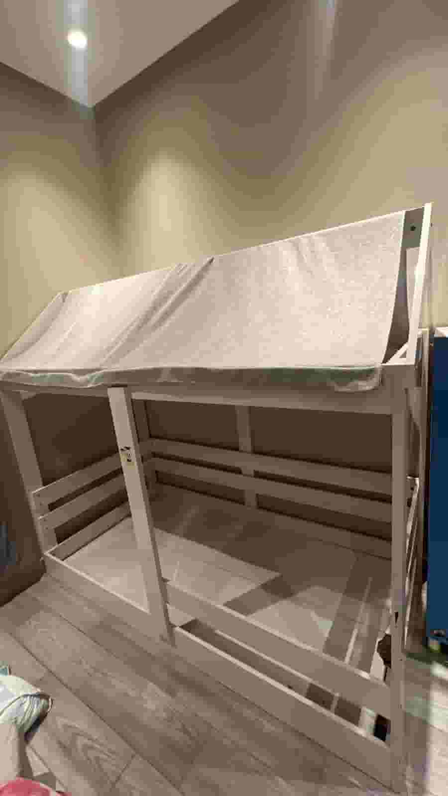 There are 2 beds available