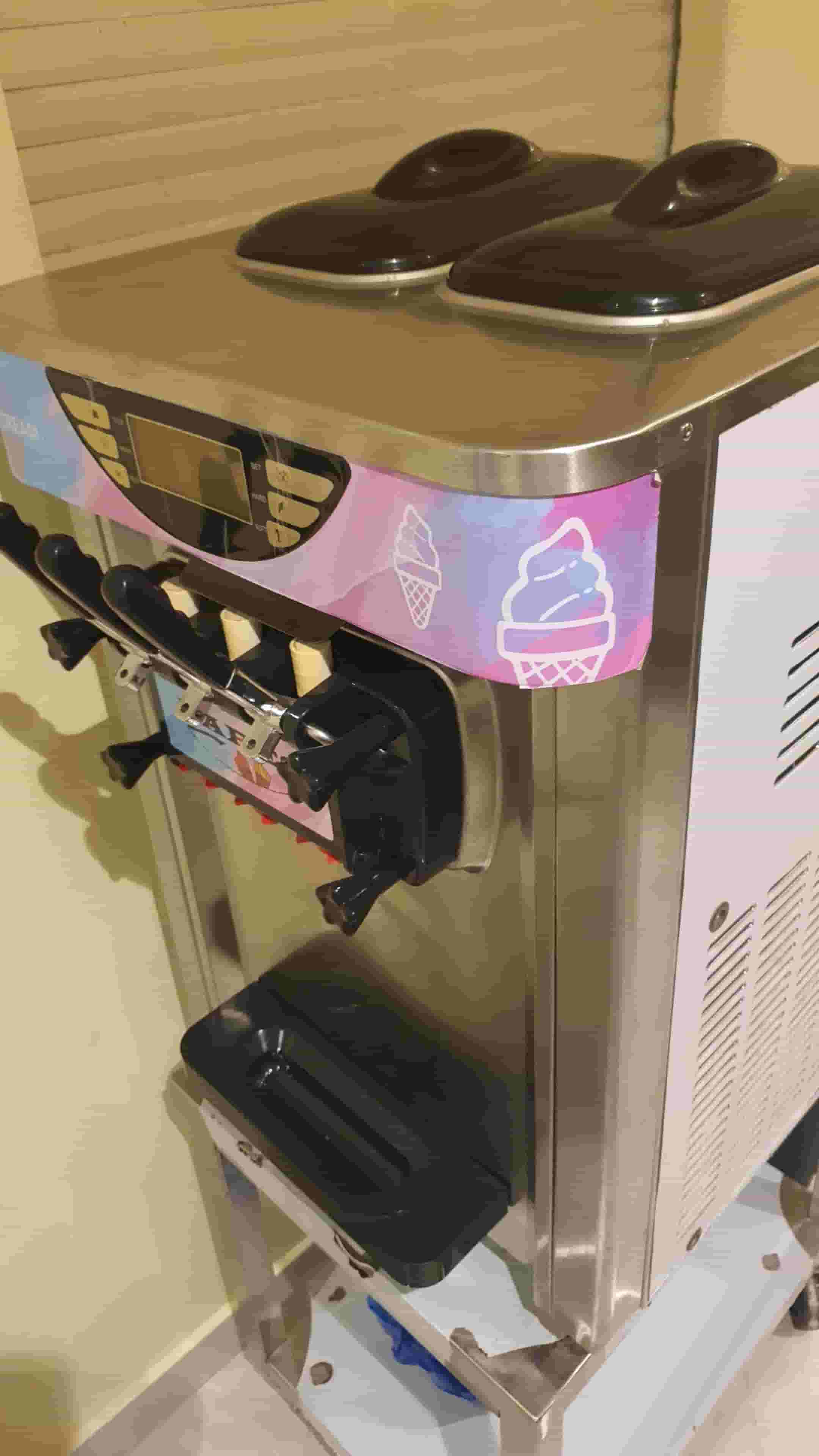 For sale ice cream machine  