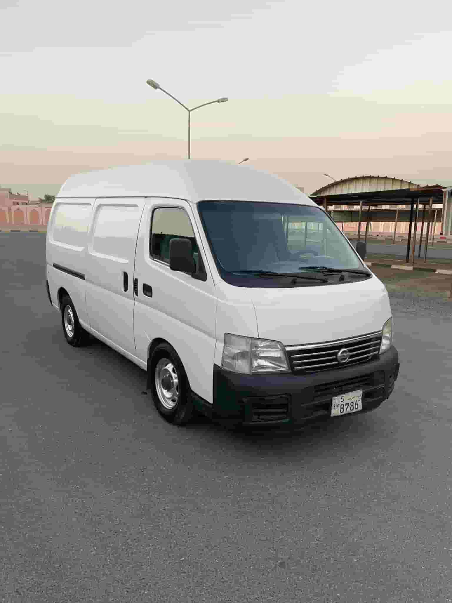 Nissan bus with a high roof closed 2005 