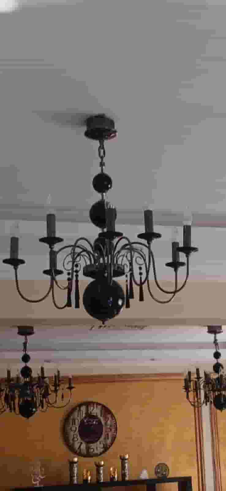 8 chandeliers, 4 white colors, 4 black colors