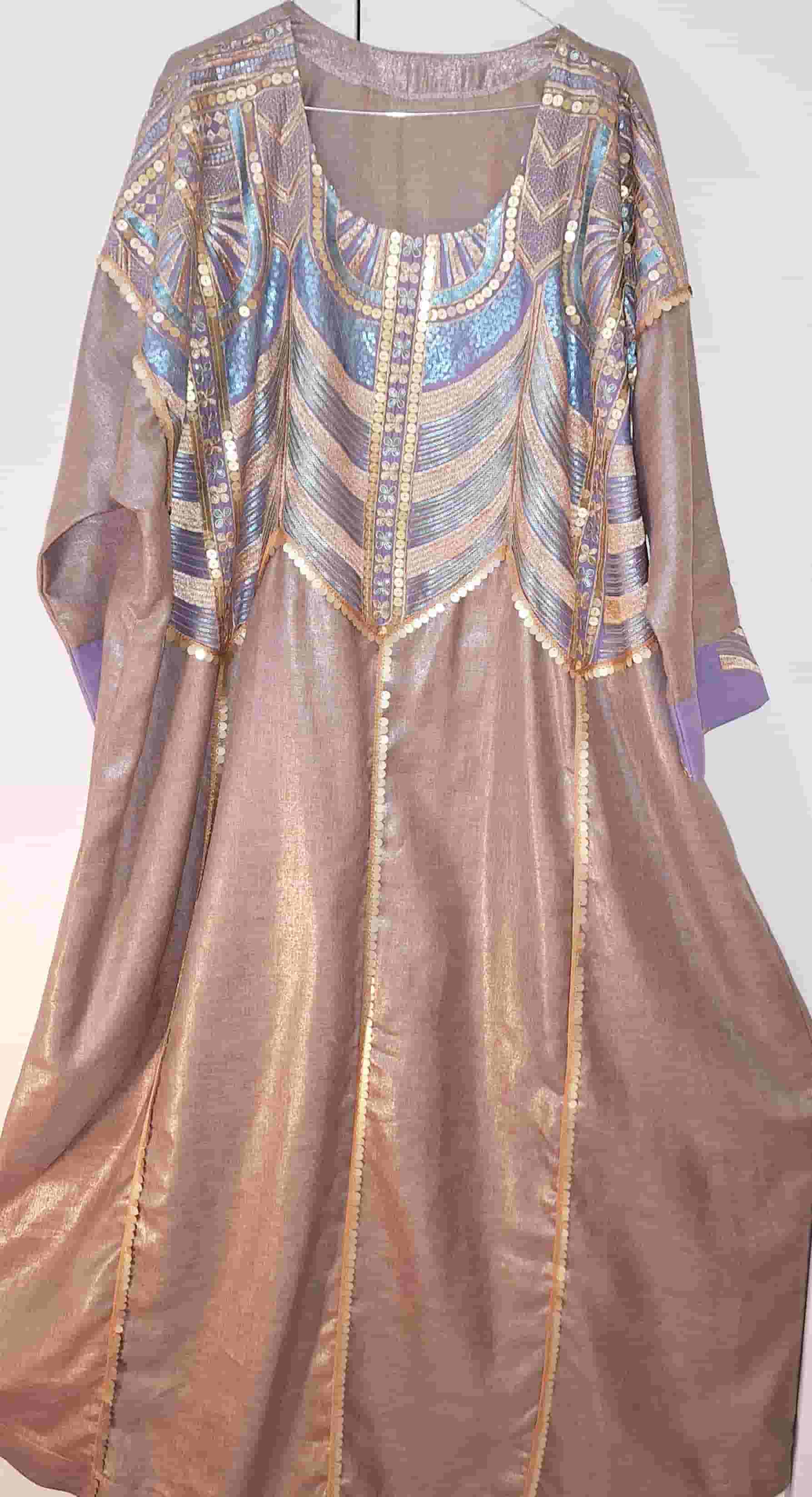 للبيع فستان لبسة وحدة