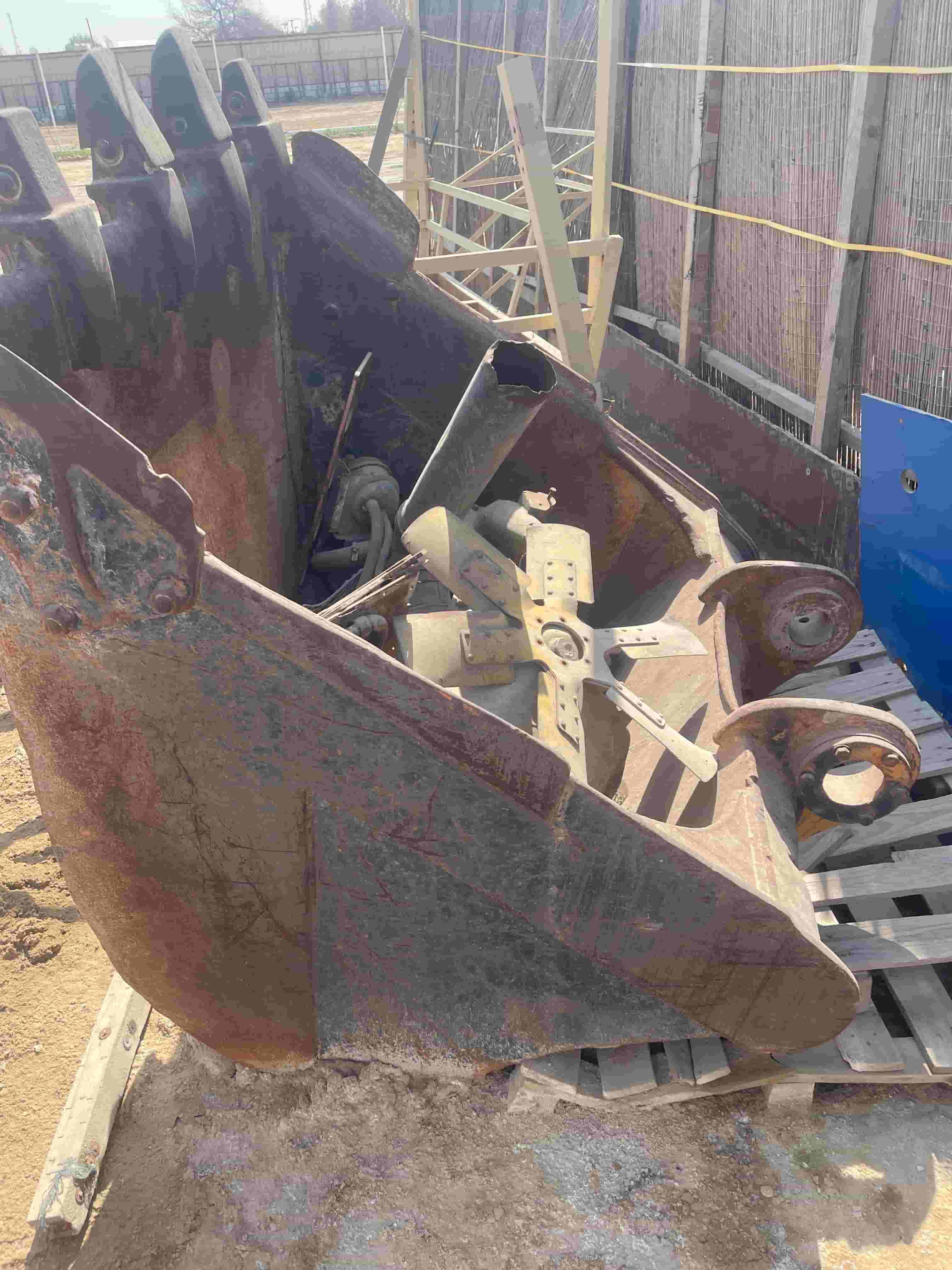 للبيع جاك همر وباكيت حفارة