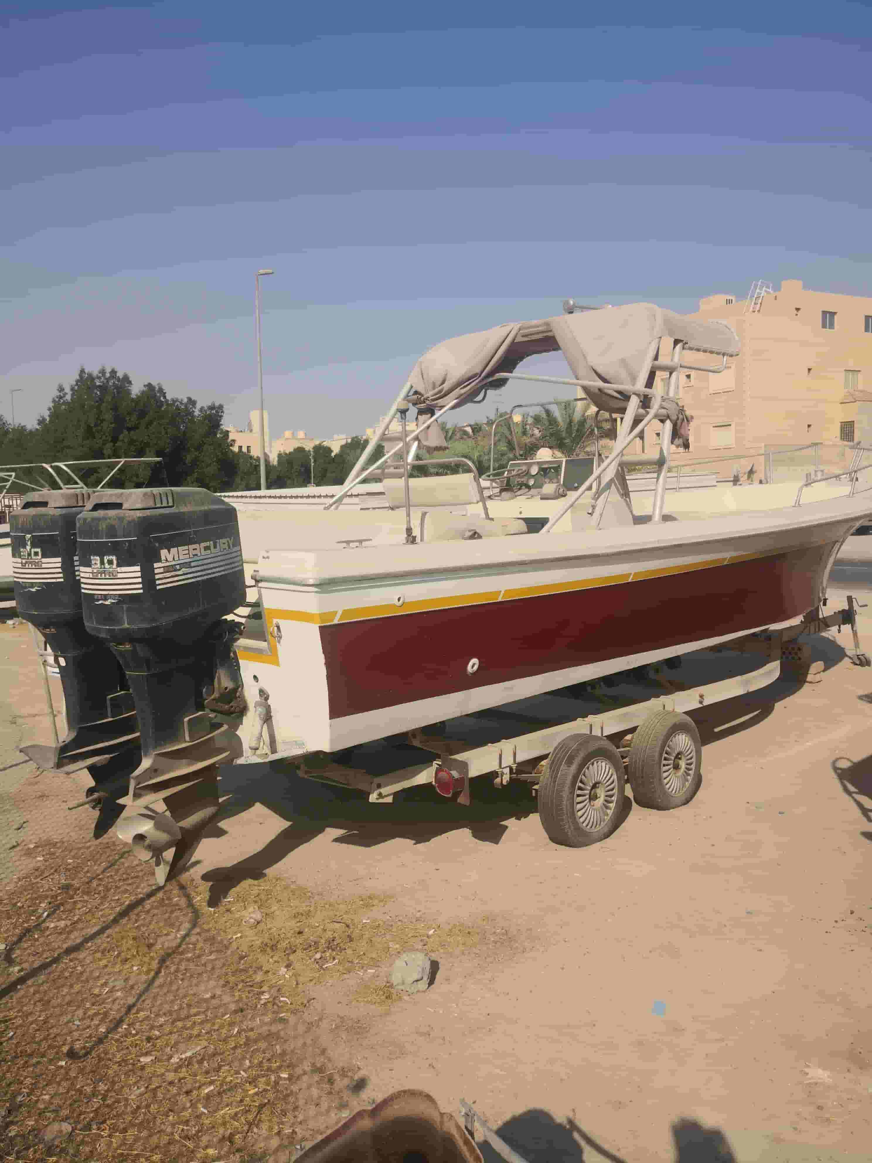 للبيع طراد بحريني 31 قدم موديل 1995