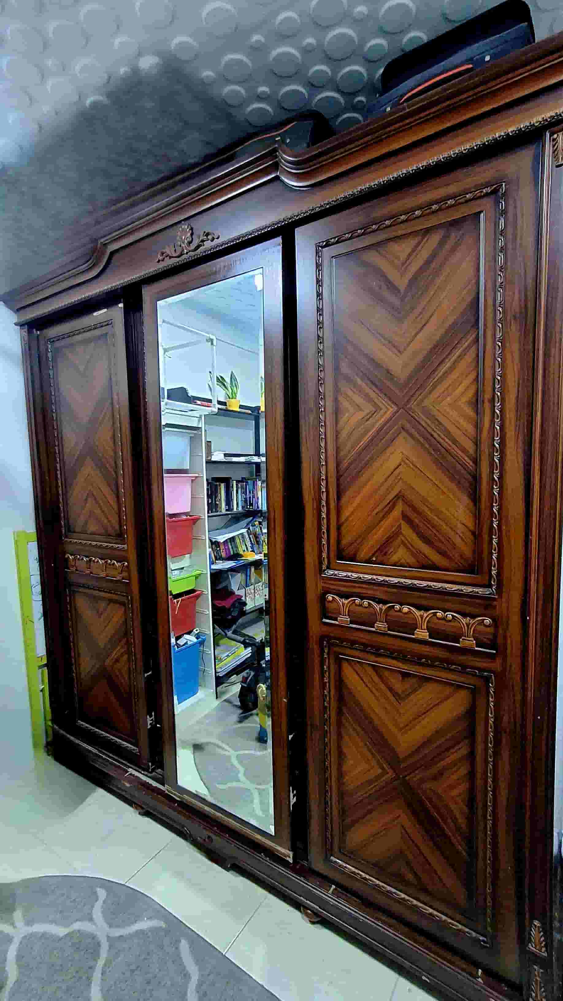 للبيع 2 دولاب 