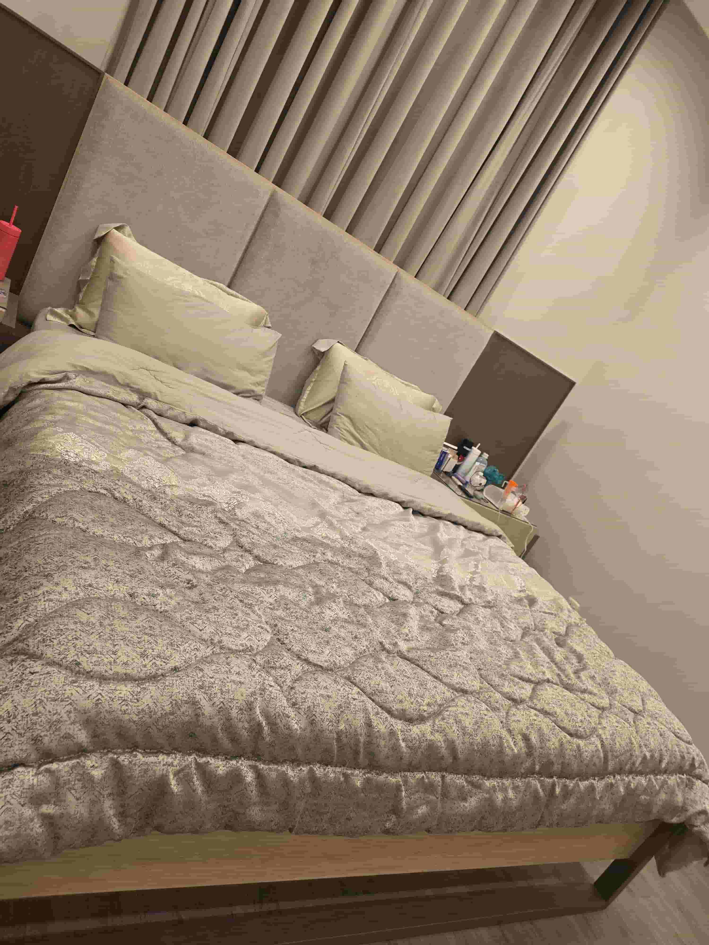 للبيغ غرفة نوم جديدة و نظيفة