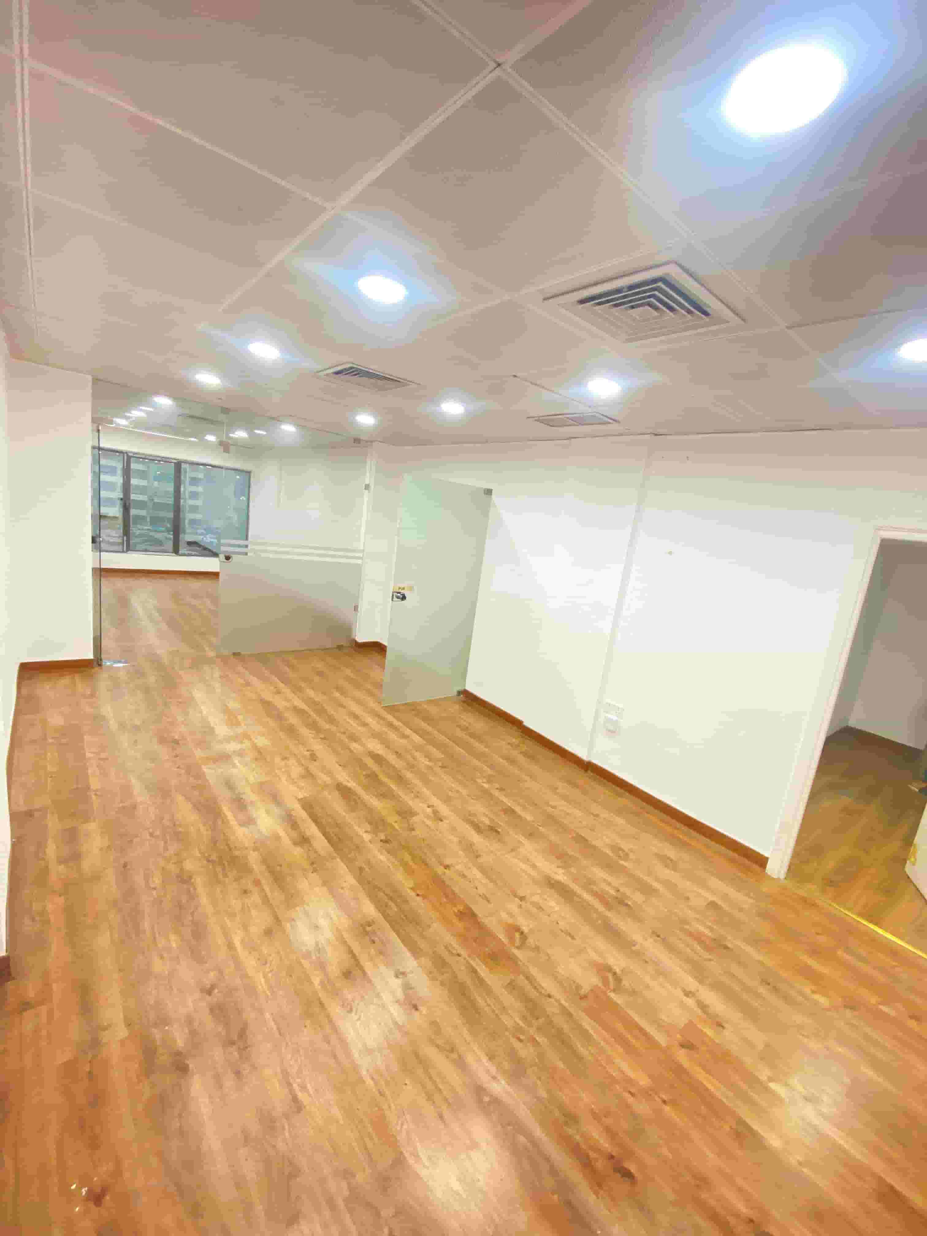 مكتب للإيجار بالقبلة بسعر مميز