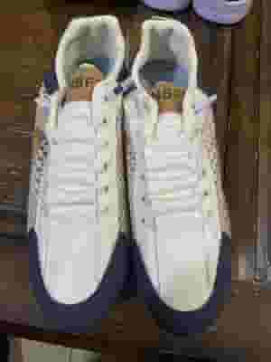 للبيع احذيه