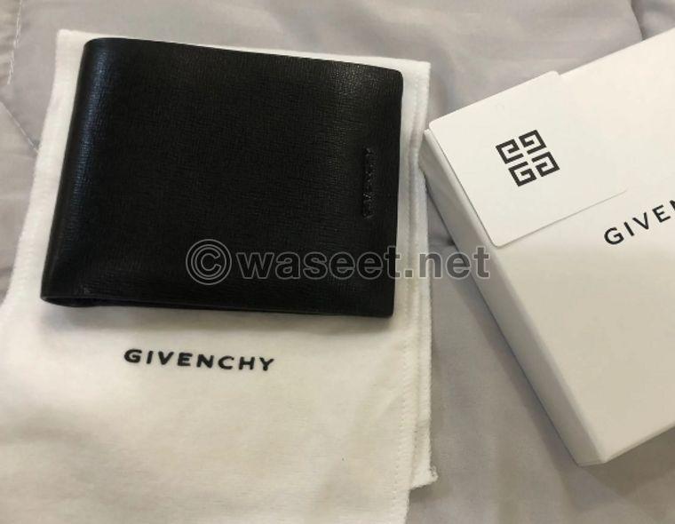 A rare opportunity to sell two international brand wallets 2