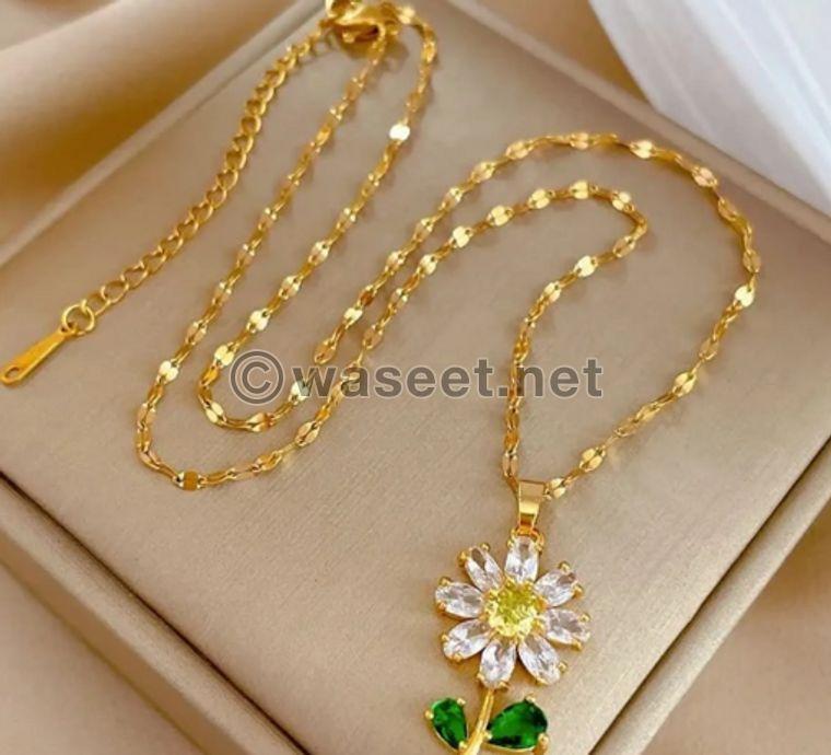 Excellent gold necklaces 3