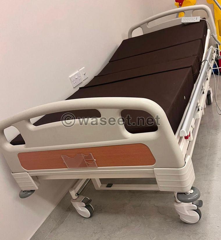 For sale a medical bed and a Philips Ventilator device 1