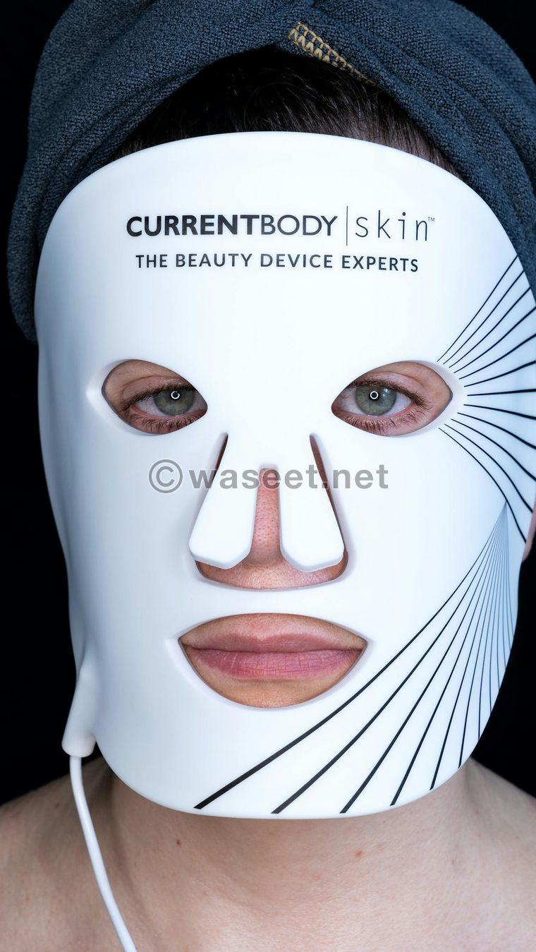 Face mask to treat skin problems with infrared radiation  0