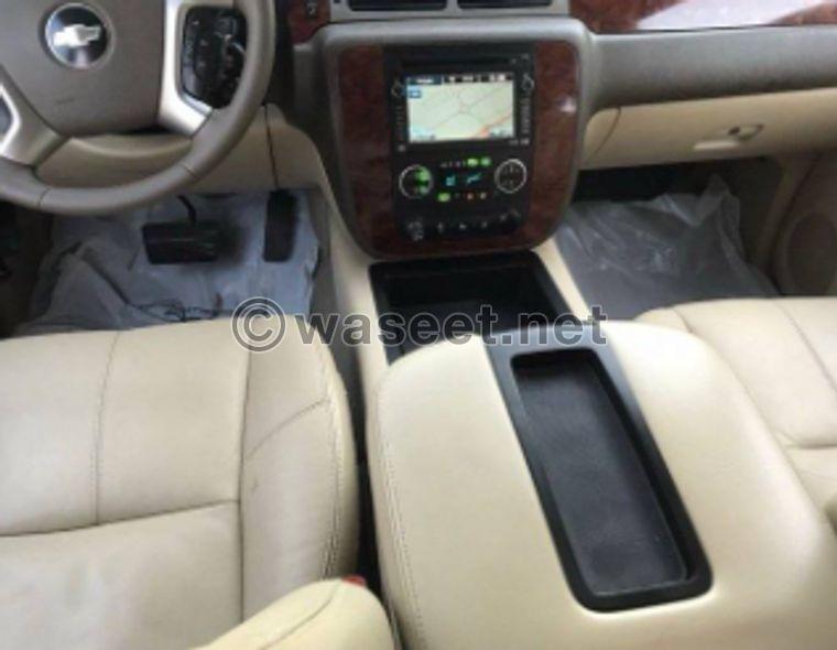 For sale Chevrolet Suburban model 2010 3