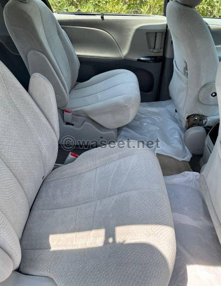 Toyota Sienna 2013 model for sale 3