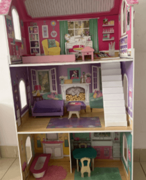 Barbie's amazing house and kitchen