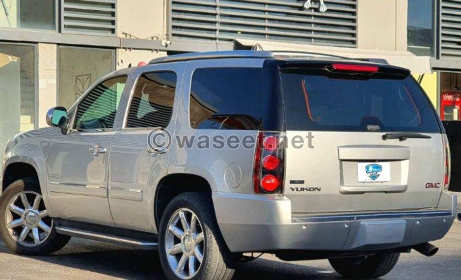 GMC Yukon Denali model 2012 8