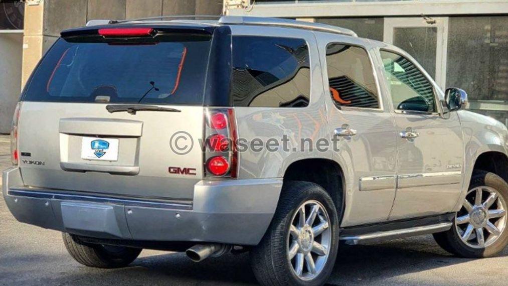 GMC Yukon Denali model 2012 10