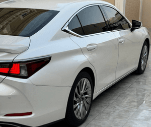 Lexus ES350 luxury model 2020