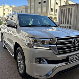 Land Cruiser V8 GXR model 2018