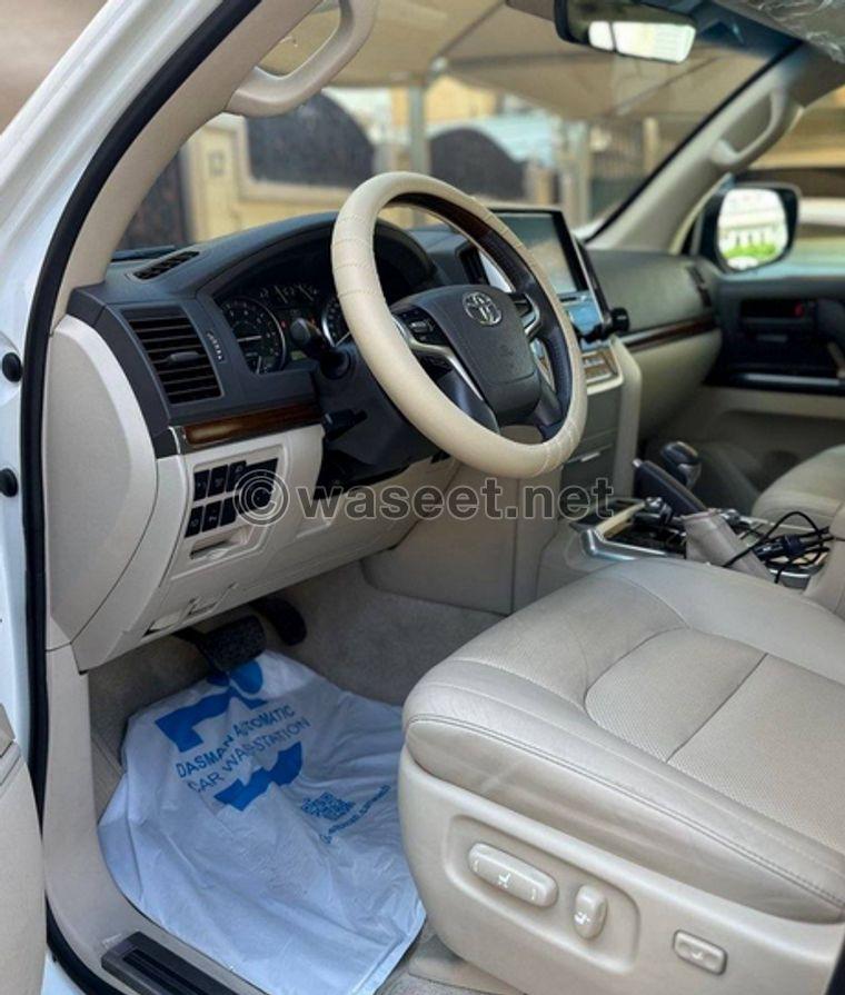 Land Cruiser V8 GXR model 2018 3