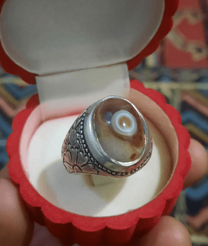 Silver rings are beautiful and distinctive jewelry