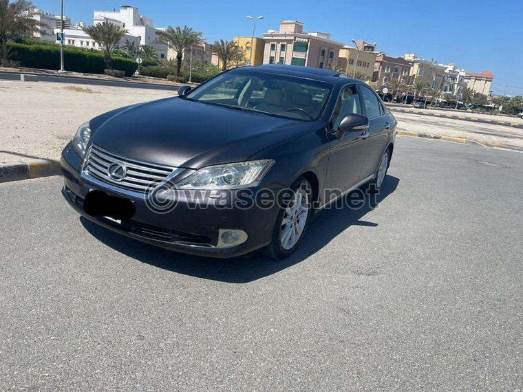 Lexus ES350 model 2010 in excellent condition  1