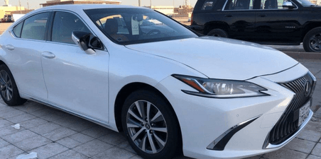 Lexus ES350, model 2020