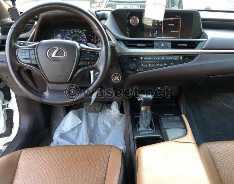 Lexus ES350, model 2020 5