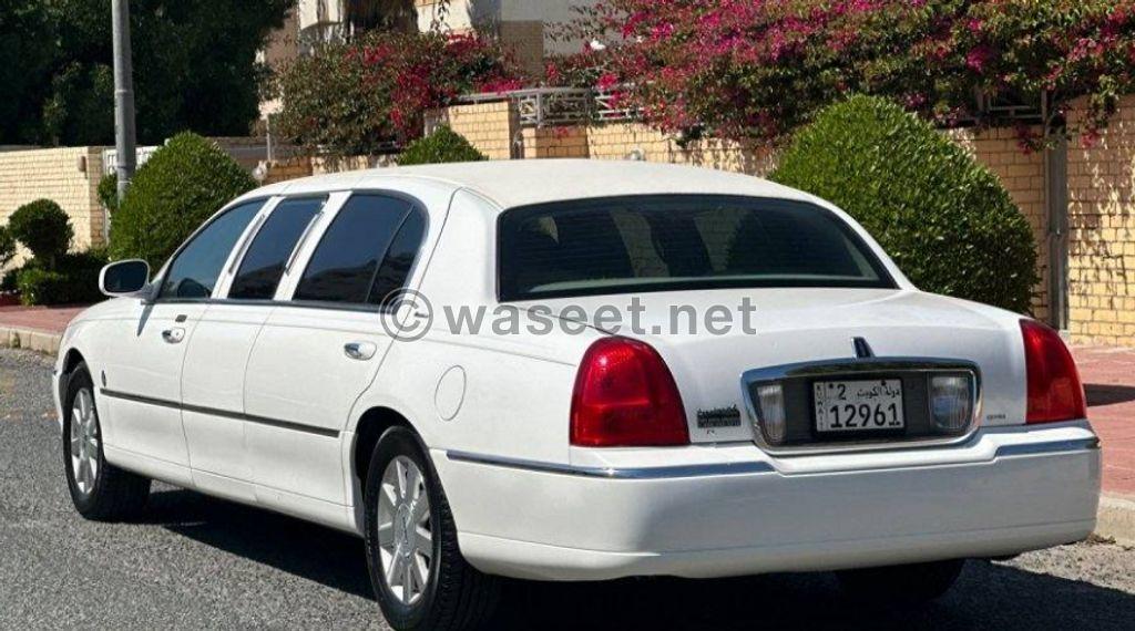 Lincoln Town Car Limousine Model 2004 2