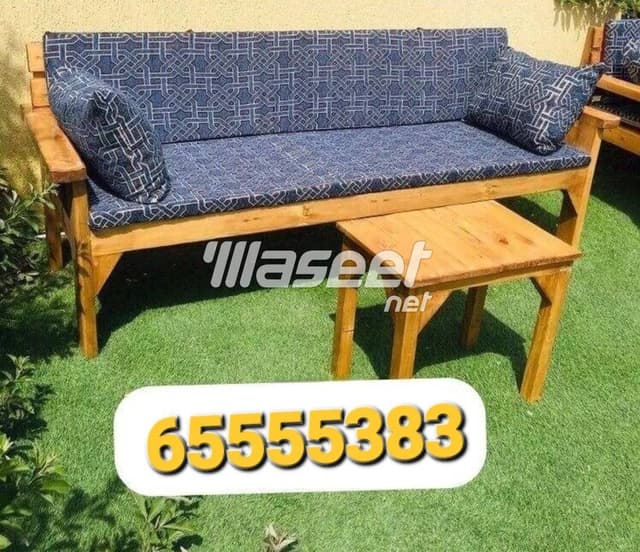 كراسي خشب وحديد