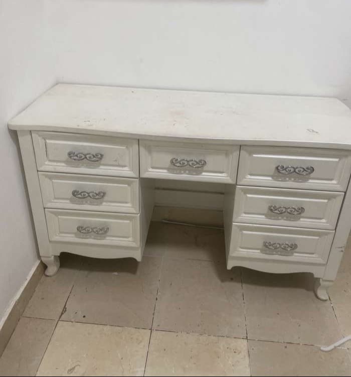 We buy all types of used furniture, bedrooms, iron air conditioners and aluminum kitchens 8