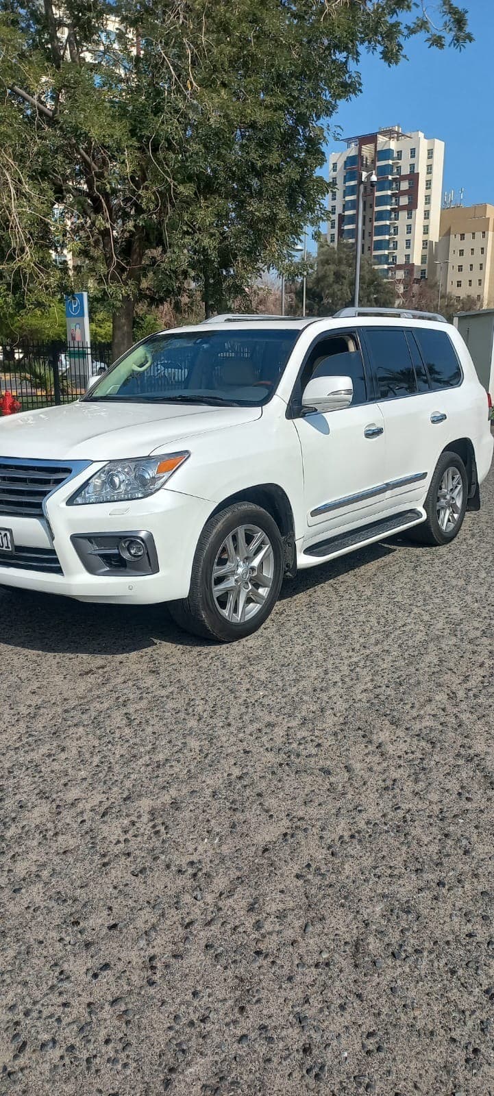 Lexus LX570 2013 0