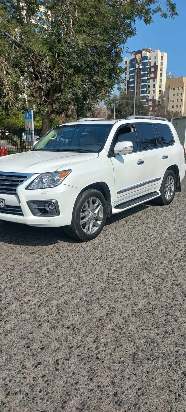 Lexus LX570 2013