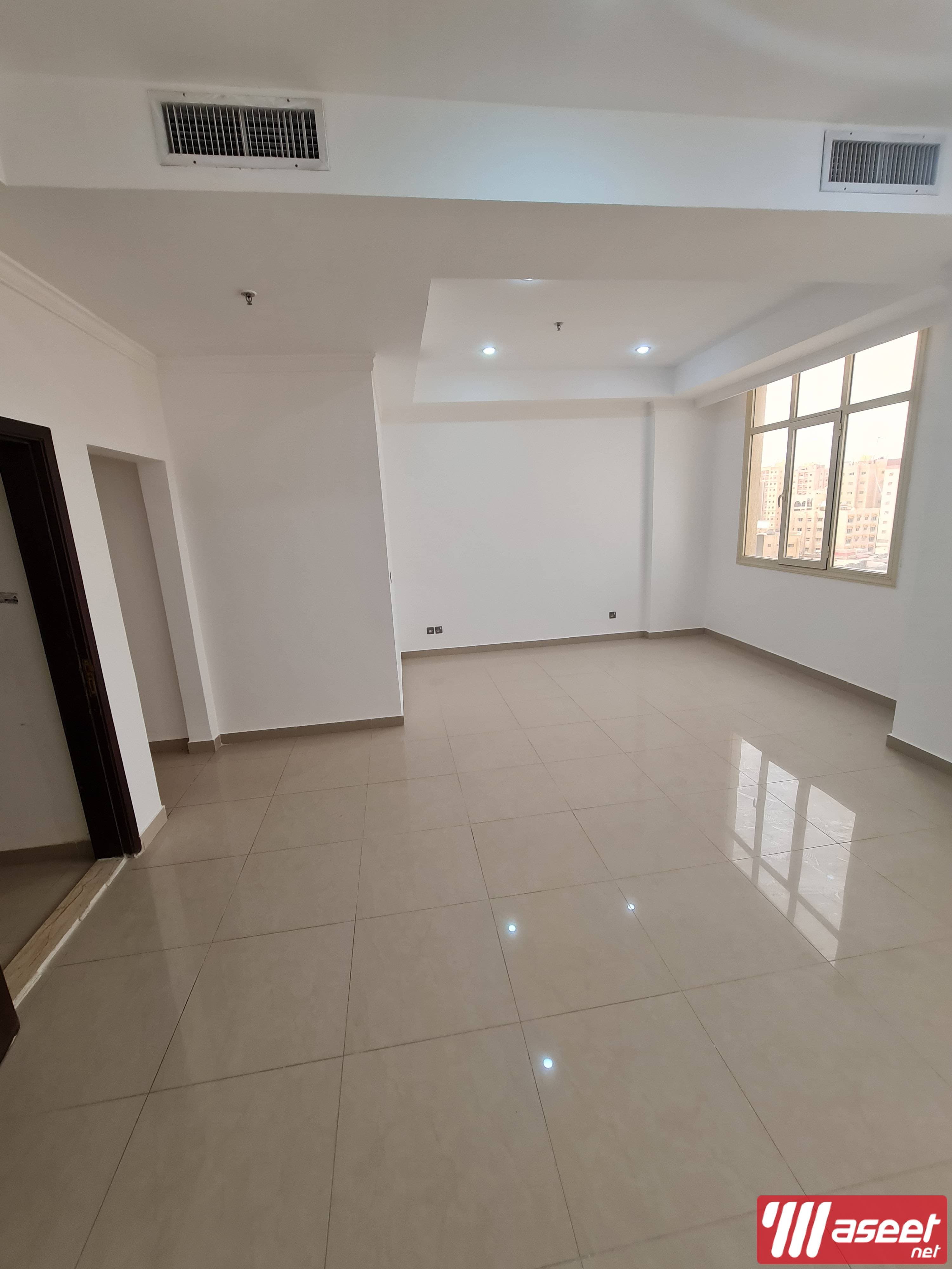 Office for rent in Maidan Hawalli  3
