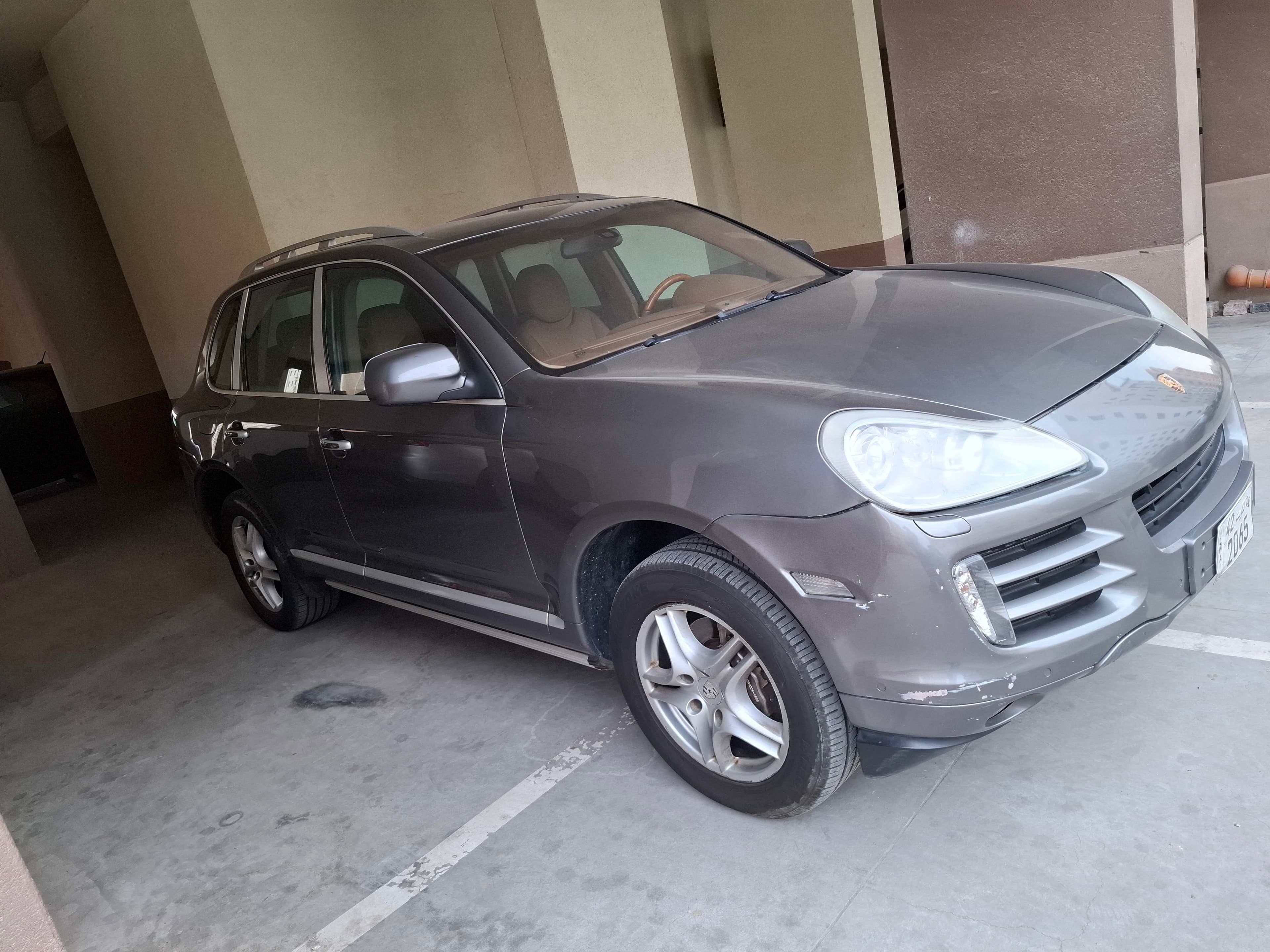 Porsche Cayenne 2010 1